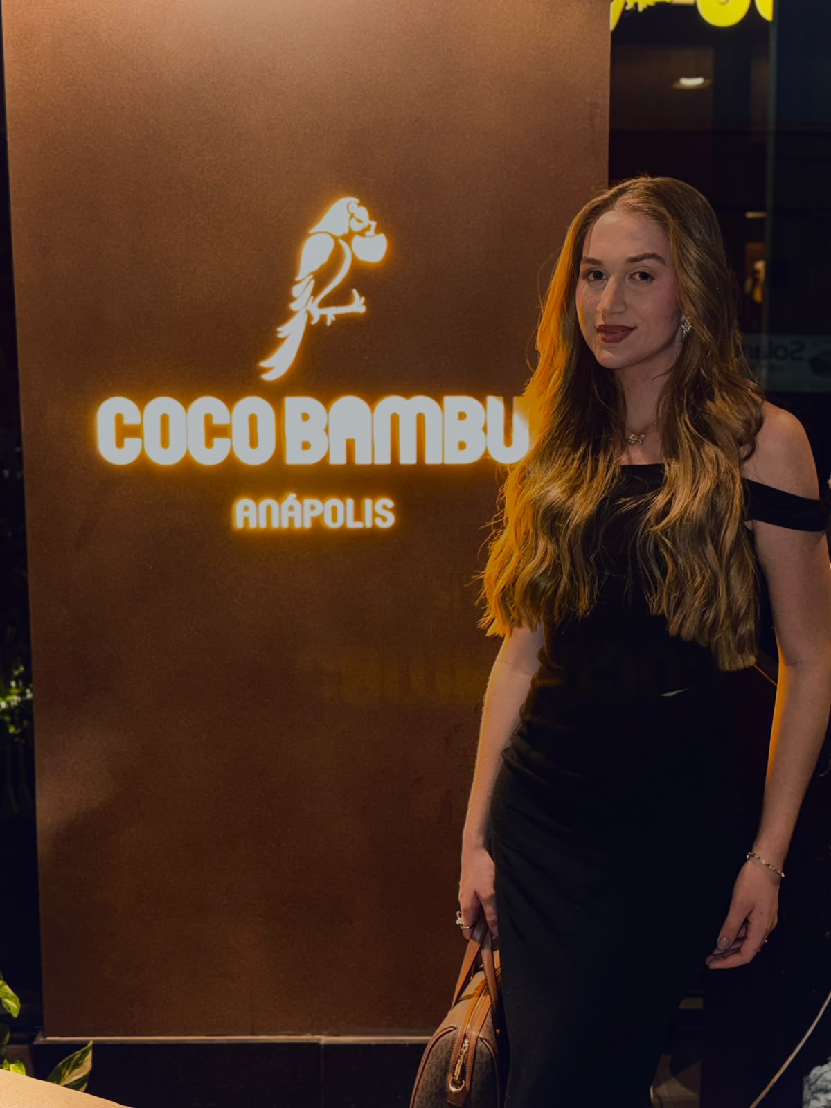 Thalita em campanha no Coco Bambu